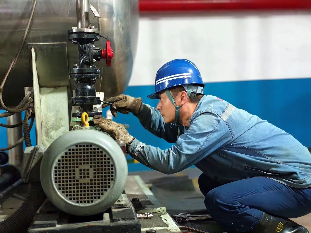 勇?lián)９┴?zé)任，共慶祖國華誕！